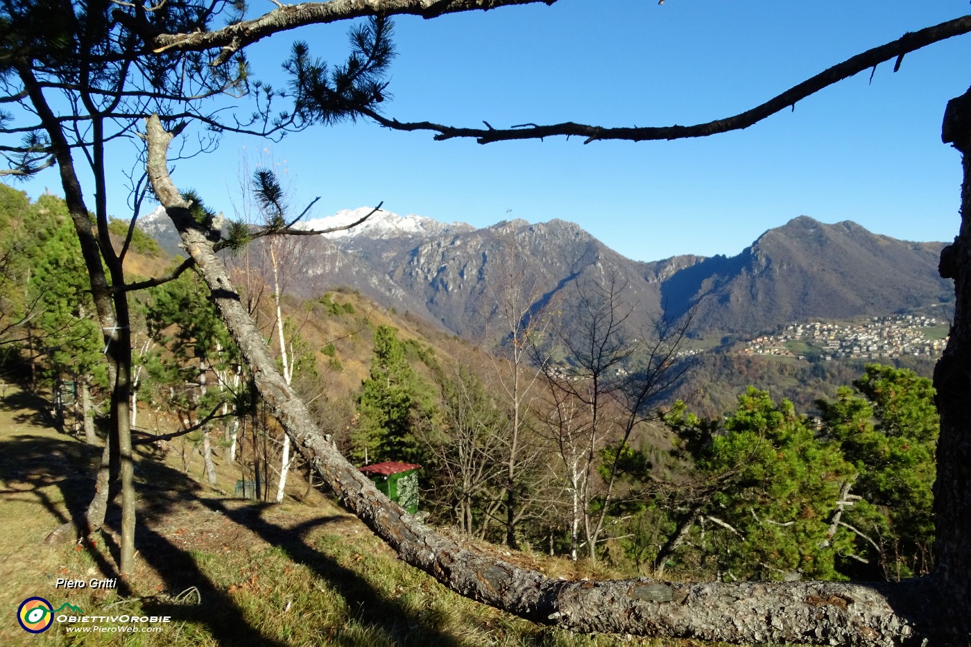 41 Ad un secondo roccolo con vista su Val Serina.JPG